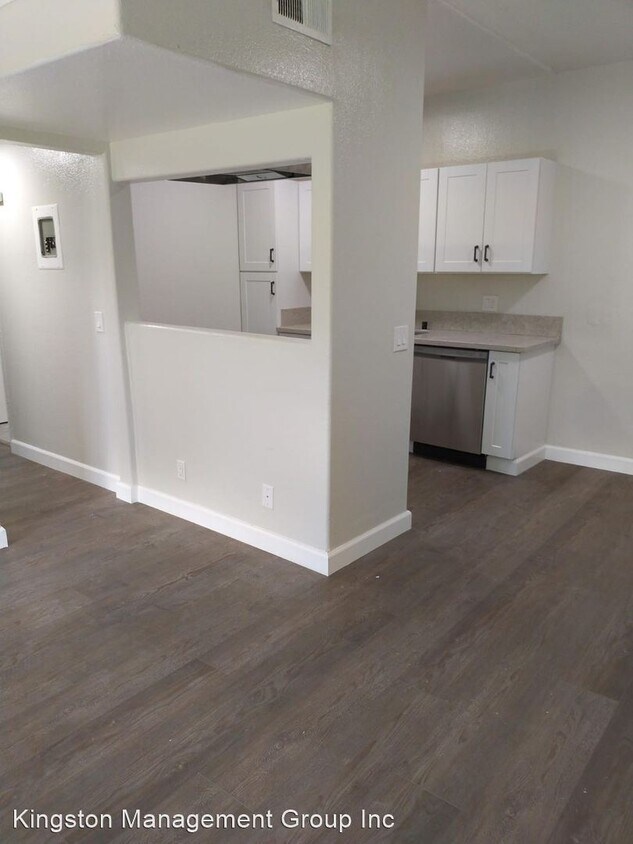 Foto principal - 5804 Woodman Ave