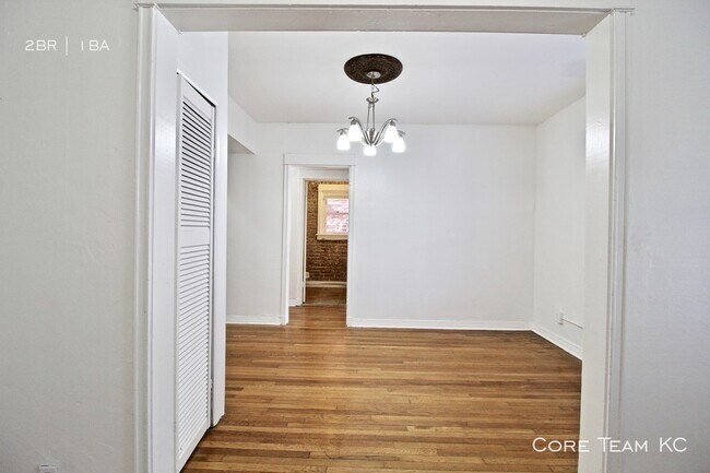 Building Photo - The Boston 2 Bedroom