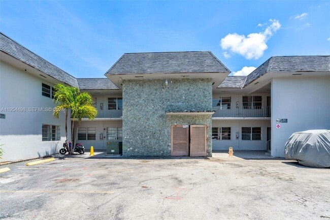 Building Photo - 300 NE 1st Ct