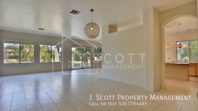 Building Photo - 836 W Aloe Pl