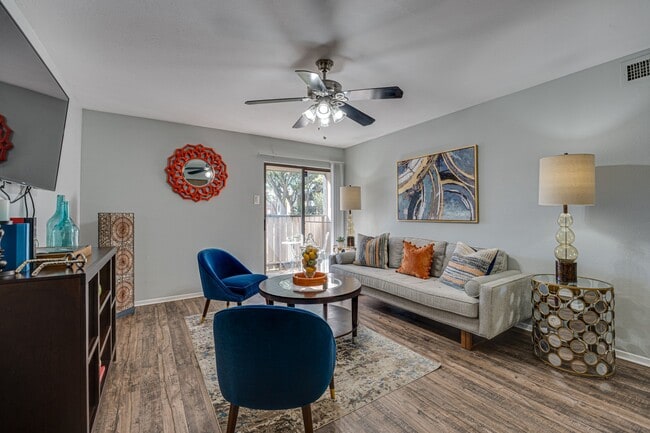 Building Photo - Southern Oaks