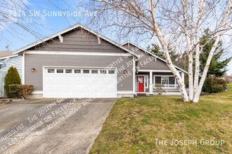 Building Photo - 2114 SW Sunnyside Ave