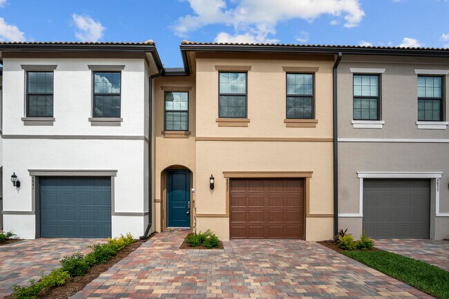 Building Photo - 4837 Chantilly Rd