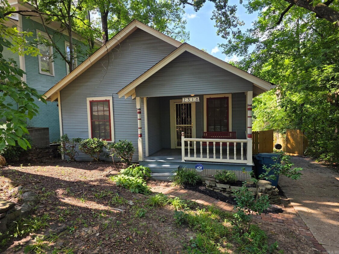 Foto principal - 2318 W 3rd St