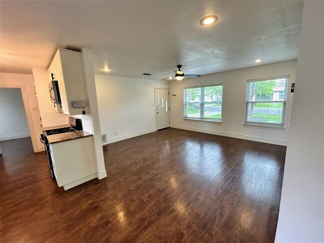 Foto del edificio - 6214 Haney Dr