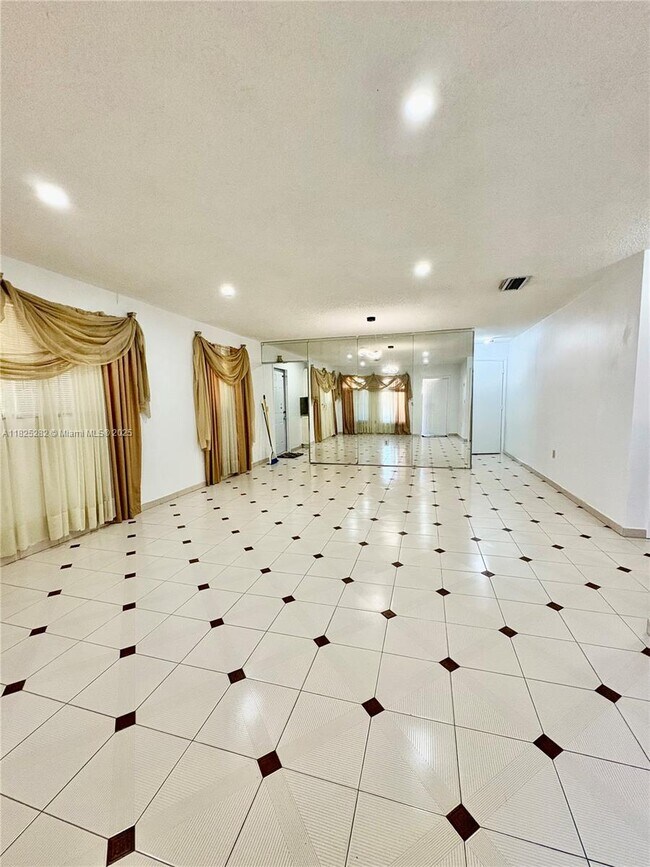 Foto del edificio - 936 SW 68th Ave