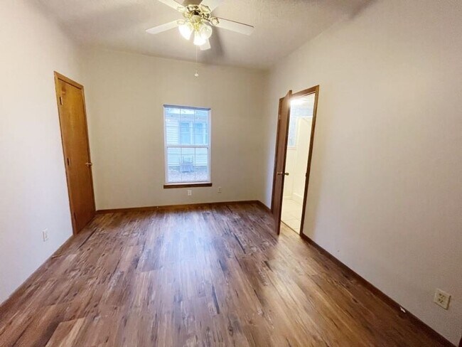 Foto del edificio - Charming 3 Bedroom with Spacious Features