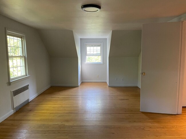 Foto del edificio - **100 SICARD ST** Basement+Driveway+Off-Street Parking+Free Washer/Dryer+Deck+Backyard