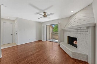 Building Photo - 7640 W Greenway Blvd