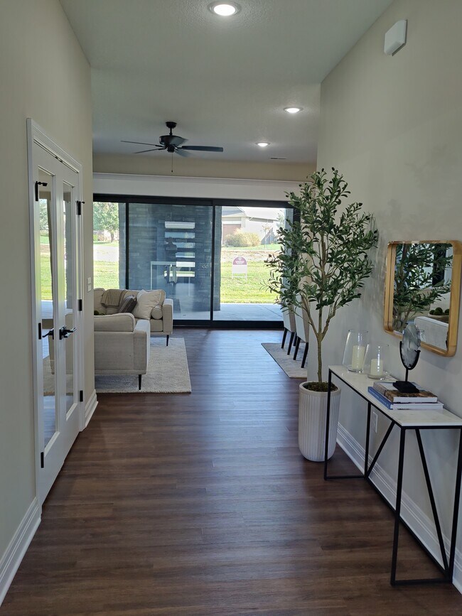 Building Photo - 4670 W Emerald Bay Ct