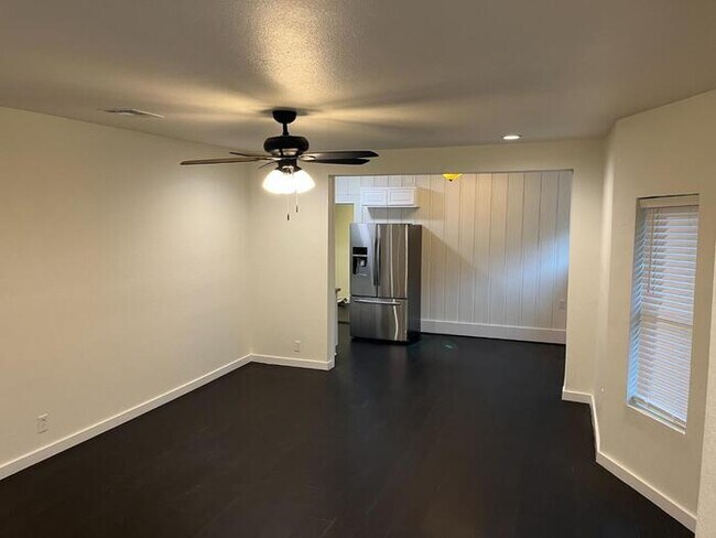 Foto del edificio - 1515 W Woodard St