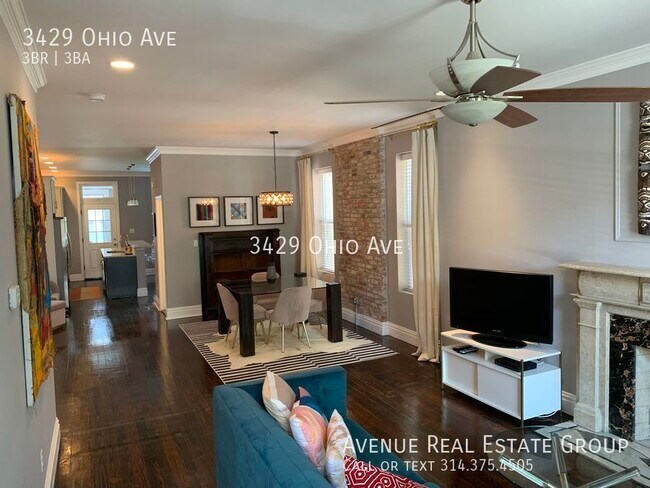 Building Photo - Beautifully Renovated Townhouse
