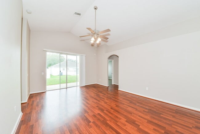 Foto del edificio - 12817 Kings Lake Dr