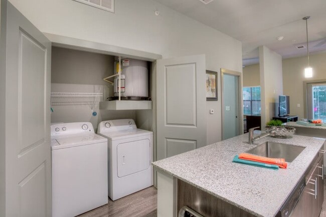 Foto del edificio - 3600 Montrose-ID009.2