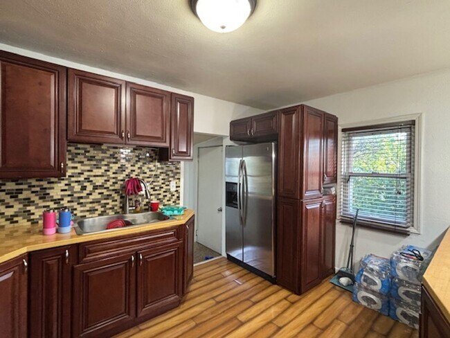 Foto del edificio - Cute & Cozy 2 BR/1 BA Single Family Home i...