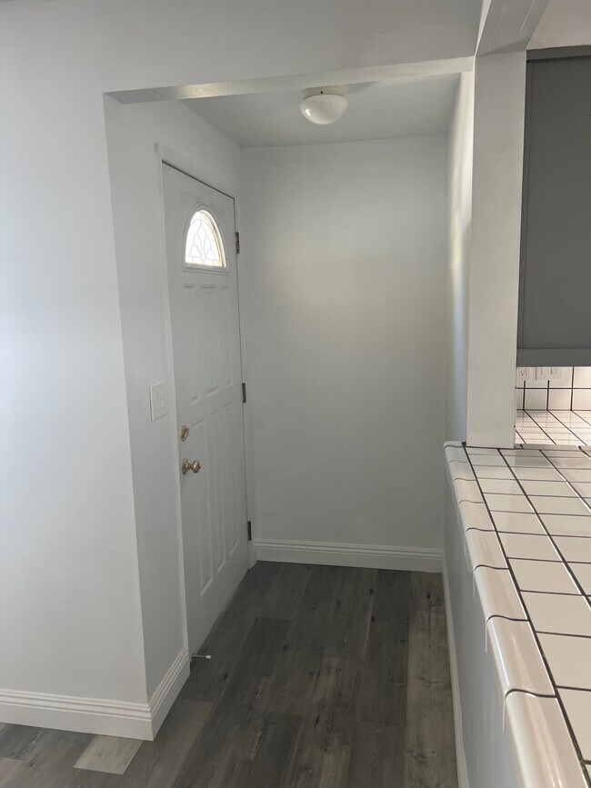 Entry - 311 W San Bernardino Rd