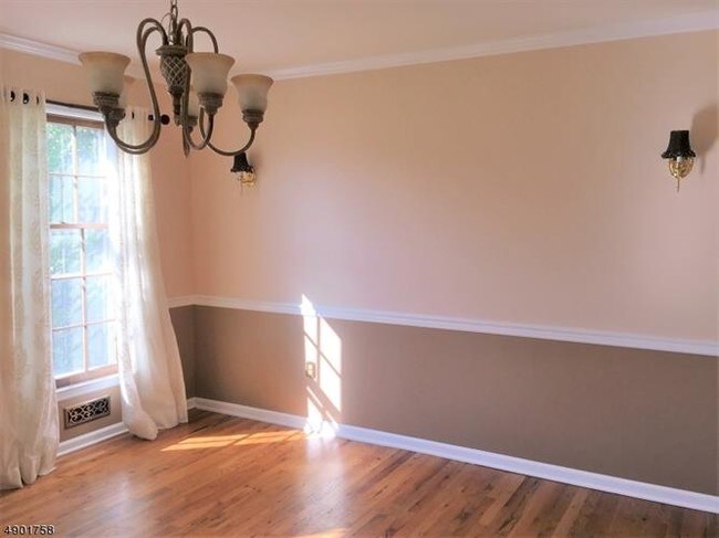 Foto del edificio - 332 Rolling Knolls Way