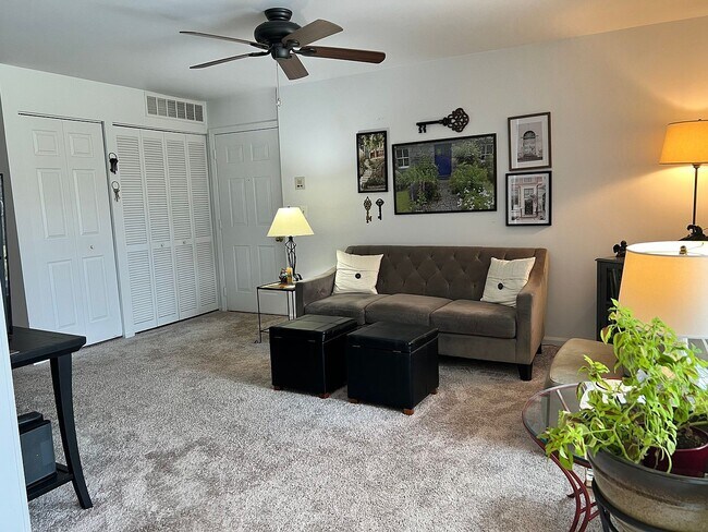 Foto del edificio - 219 Brett Cir