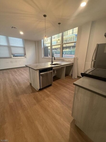 Foto del edificio - 70 W Grand St