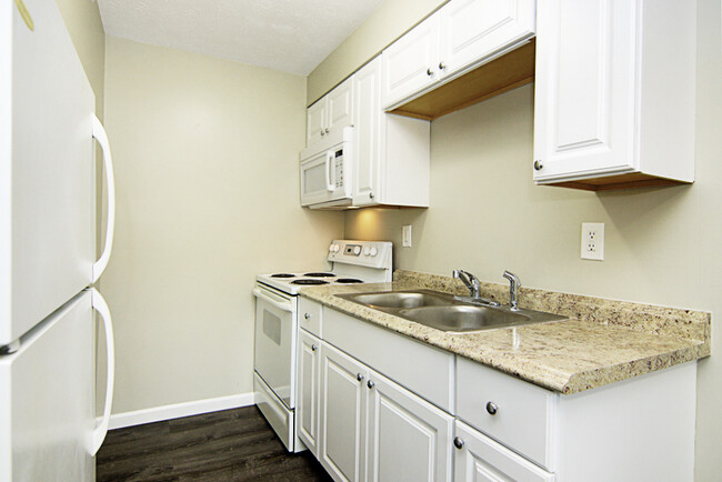 Cocina - 1 & 2 Bedrooms at Clearwater Apartments – ...