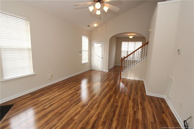 Building Photo - 421 Hamlet Park Dr