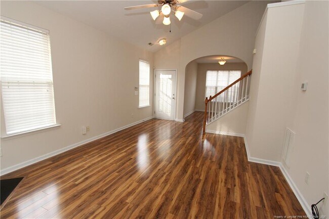 Foto del edificio - 421 Hamlet Park Dr