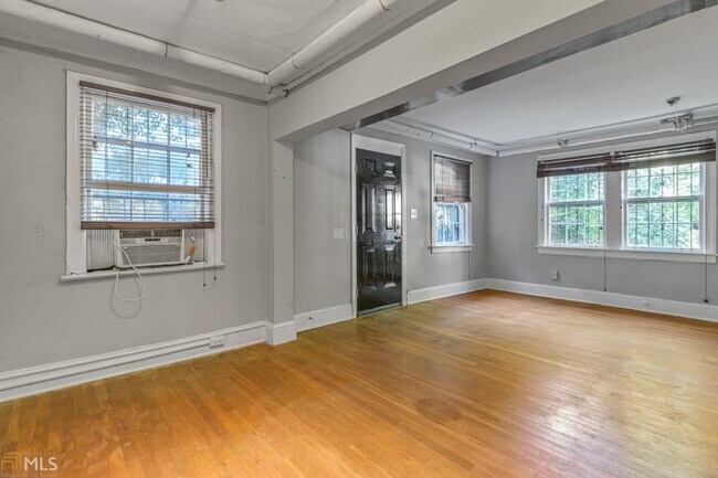 Foto del edificio - 83 26th St NW