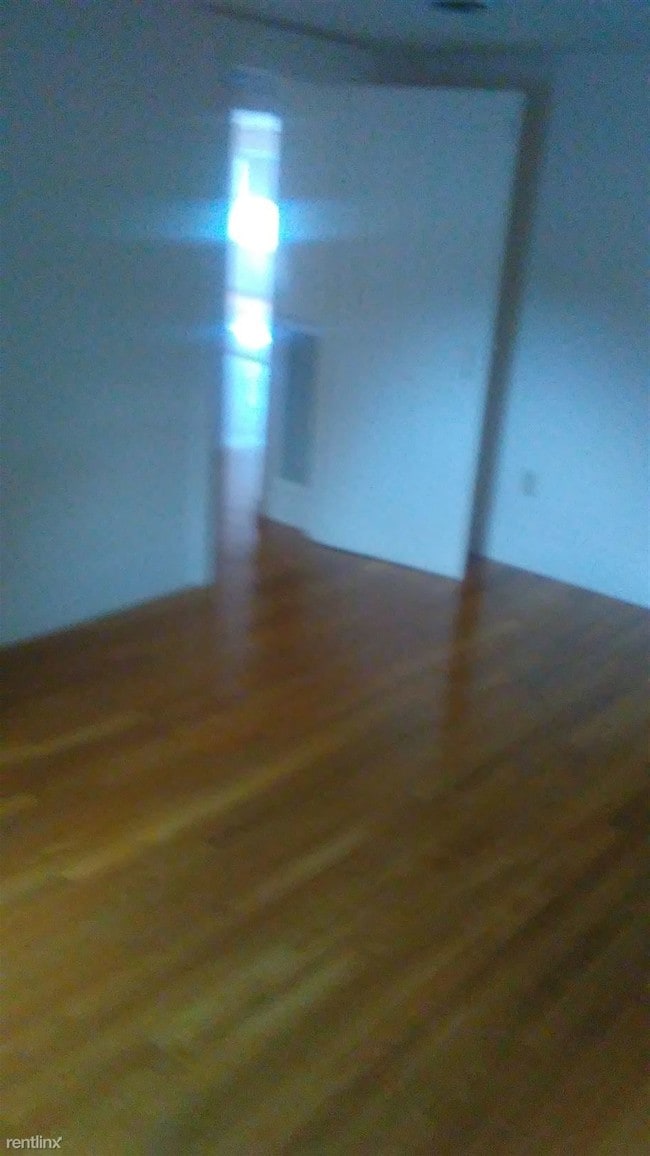 Foto del edificio - 305 Pond St