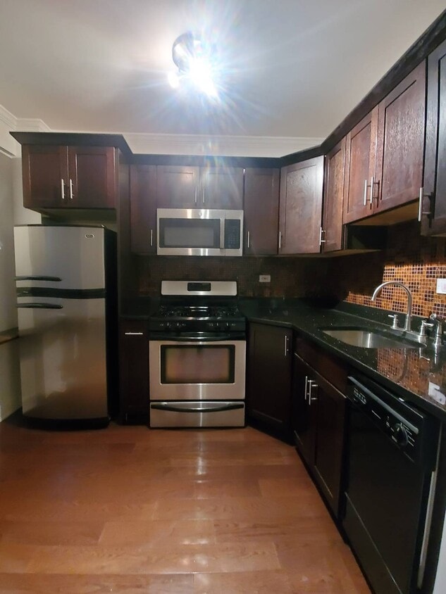 Primary Photo - 225 E 46th St