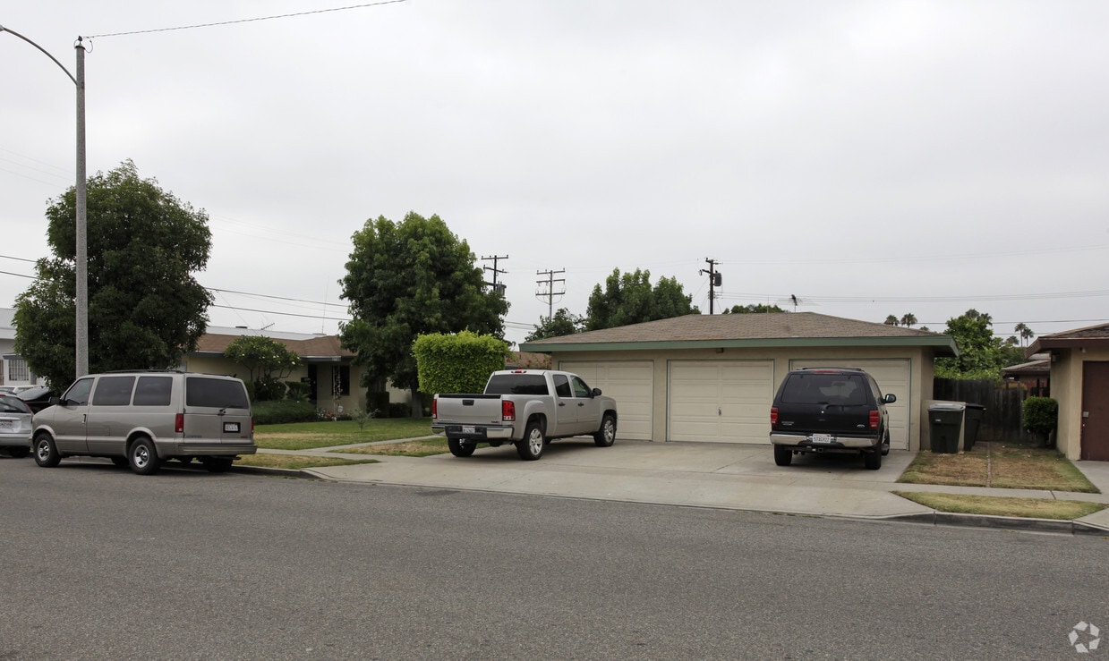 Primary Photo - 1718 W Francis Dr