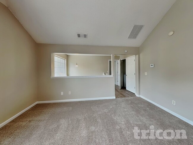 Foto del edificio - 6053 Crooked Creek Dr.