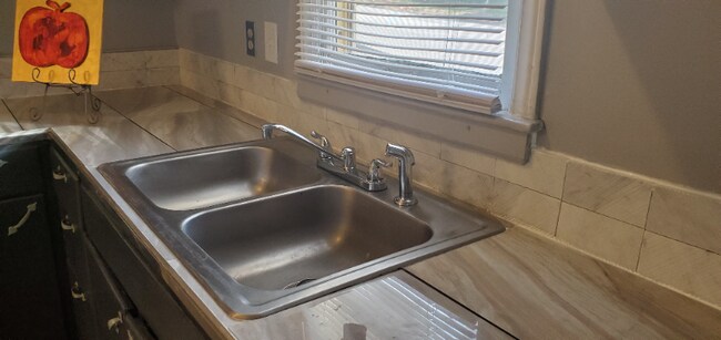 Foto del edificio - 5949 Jackson Ave