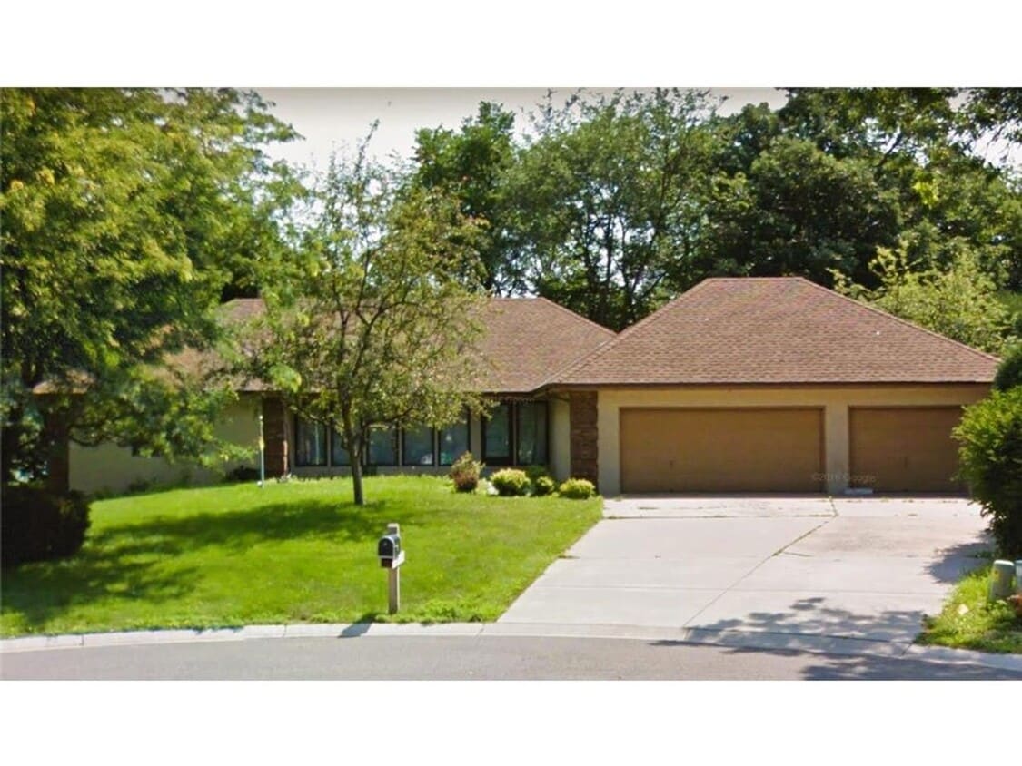 Primary Photo - Great Lake views. *3Bed*2Bath home on Medi...