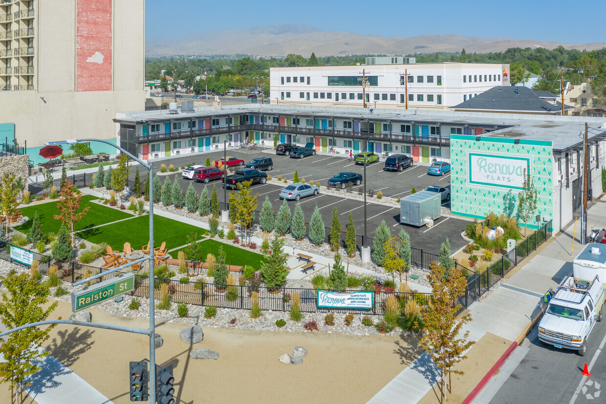 Primary Photo - Renova Flats