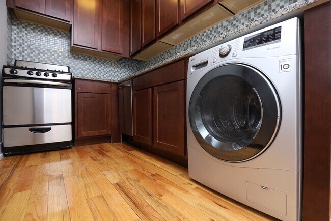 Foto del edificio - 555 W Arlington Pl