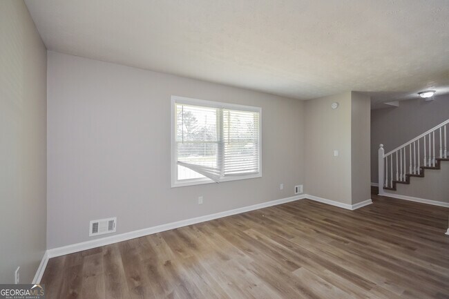 Foto del edificio - 6950 Carleen Ct