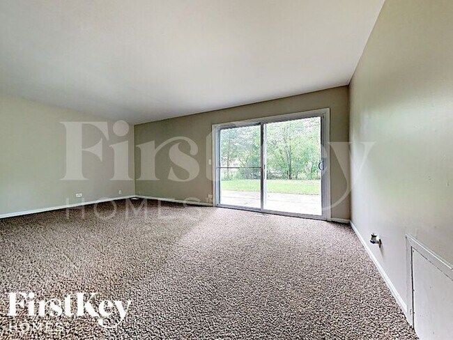 Foto del edificio - 42 Deerpath Rd