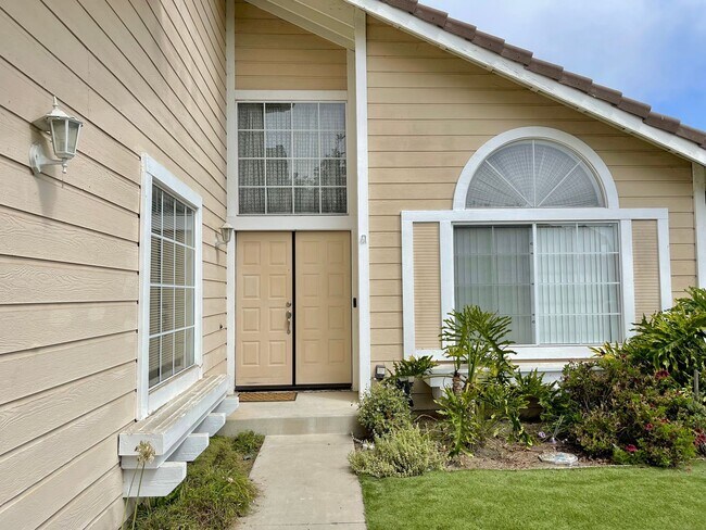 Foto del edificio - 1951 Devonshire Dr