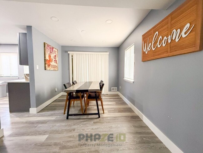 Building Photo - 9481 Cameldriver Ct