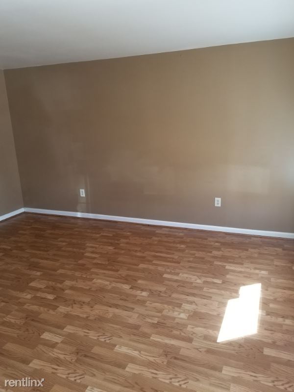 Building Photo - 3 br, 1.5 bath Townhome - 527 Clover Ct