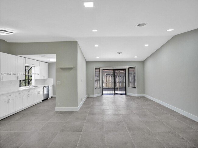 Foto del edificio - 3216 NW 105th Ave