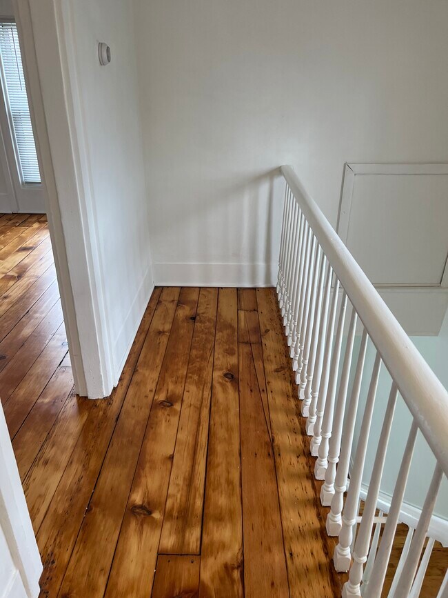 Foto del edificio - 305 N Main St