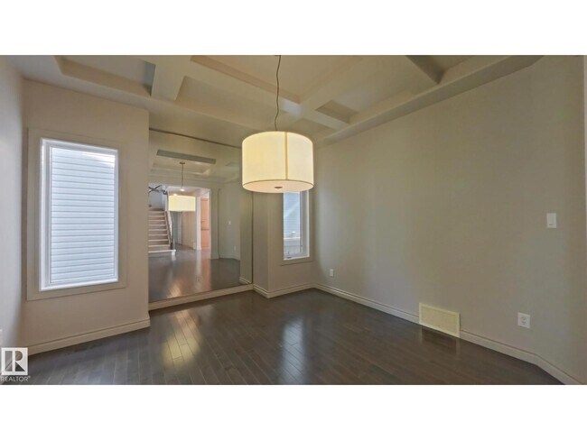 Building Photo - 6162 Maynard Crescent NW
