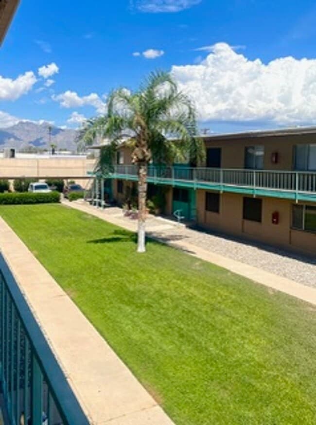 Building Photo - Royal Palms Apartments