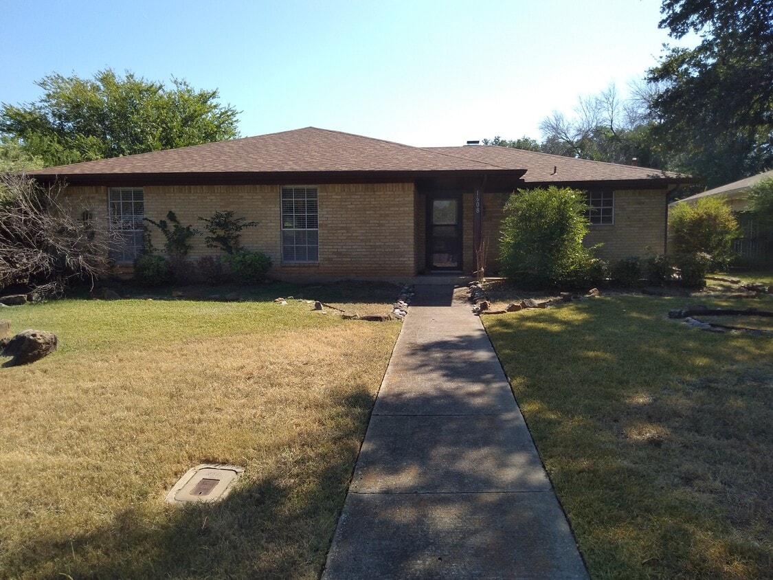 1608 Juniper Ln, Lewisville, TX 75077 House Rental in Lewisville, TX
