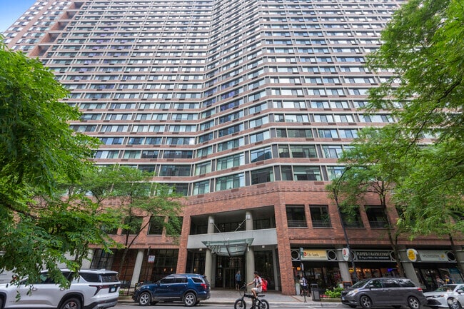 Building Photo - 211 E Ohio St
