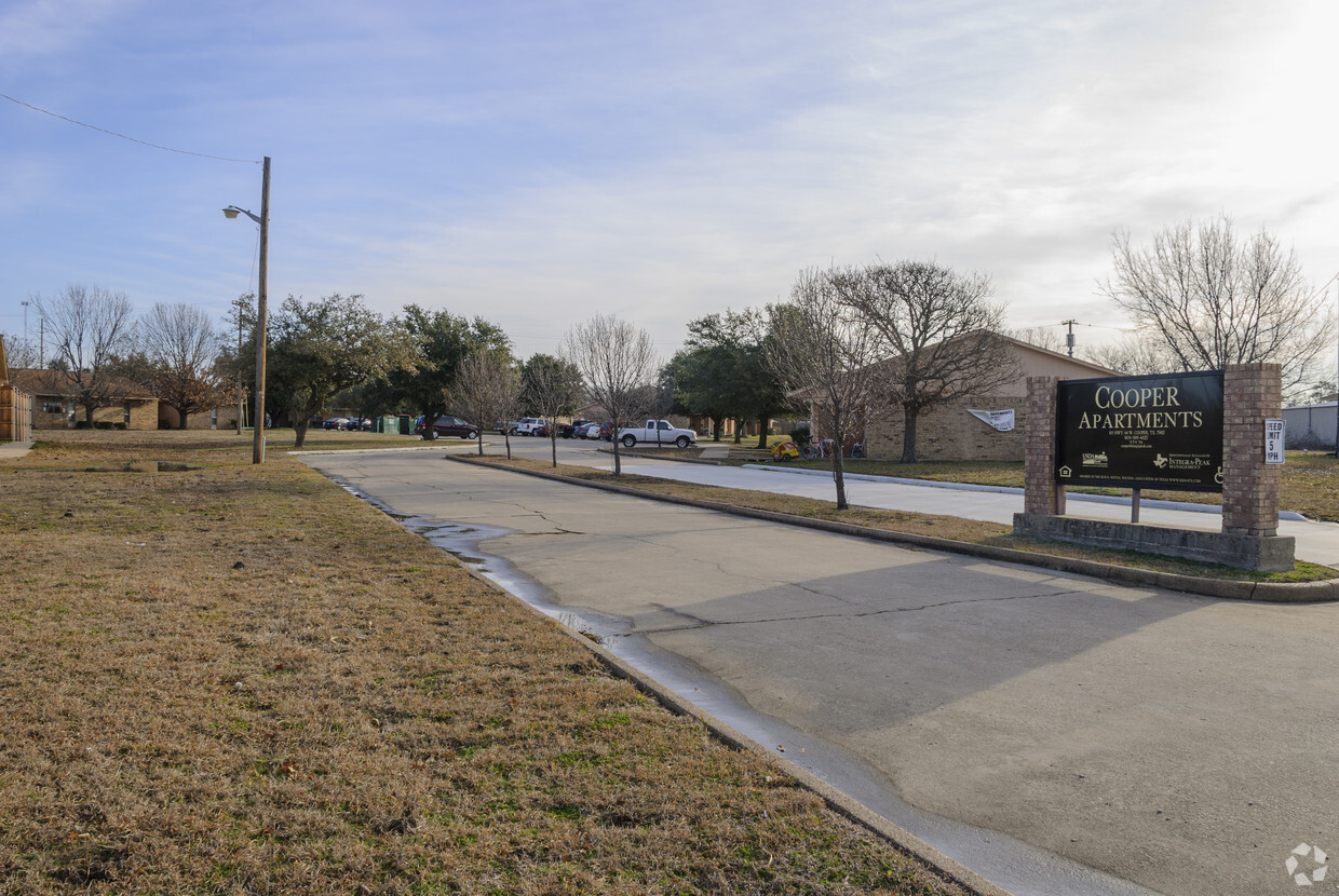 Primary Photo - Cooper Apartments