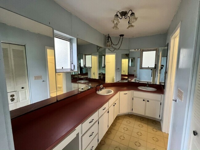 Building Photo - 7973 Elliott Rd