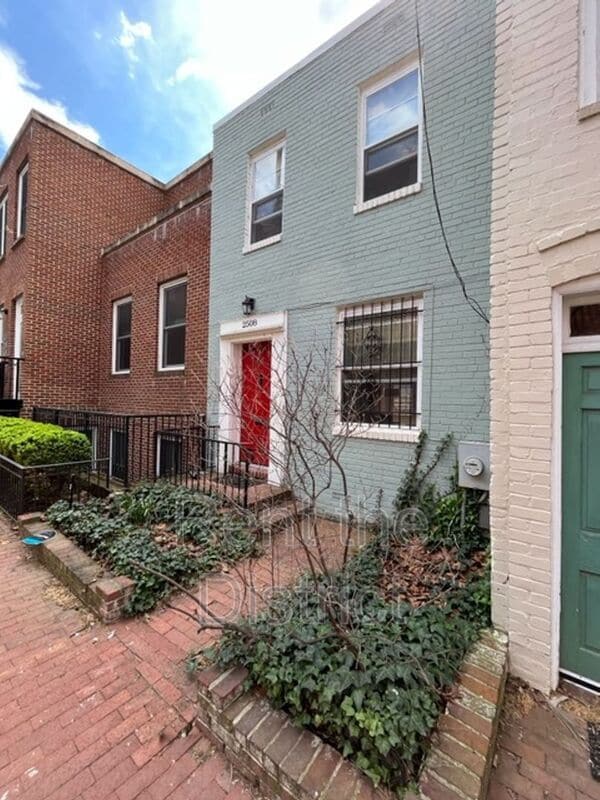 Primary Photo - 2508 East Pl NW