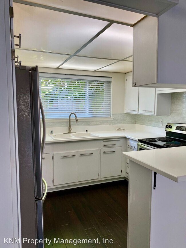 Building Photo - 2 br, 1 bath House - 3210 Merrill Dr #9